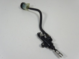 Rempomp achter Yamaha FJR 1300