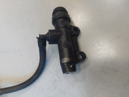 Rempomp achter Aprilia RSV 1000