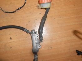 Rempomp achter Honda CBR 600 F