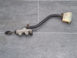 Rempomp achter Suzuki GSX 1100 G