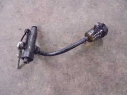 Rempomp achter KTM 890 SMT