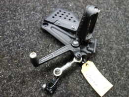 Fussrastetrager vorne links Harley Davidson Pan America