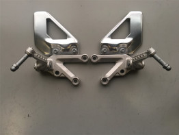 Fussraste links Aprilia RSV 1000