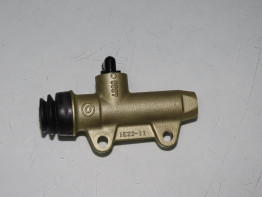 Rempomp achter Ducati monster 900