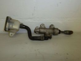 Rempomp achter Suzuki RF 900