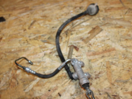 Rempomp achter Kawasaki ER 6