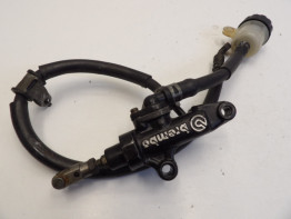 Rempomp achter Yamaha YZF R6