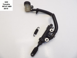 Rempomp achter Yamaha MT 07