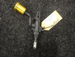 Rempomp achter Yamaha YZF R1