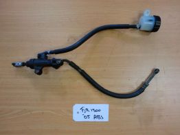 Rempomp achter Yamaha FJR 1300