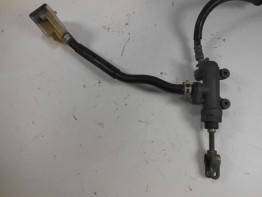 Rempomp achter Suzuki GS 500 F