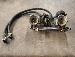 Gasklephuis Ducati 748
