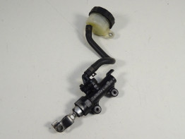 Rempomp achter Honda CBF 500