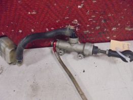 Rempomp achter Suzuki B KING 1300