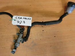 Rempomp achter Honda CBR 1100 XX