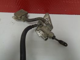 Rempomp achter Suzuki GSX R 750