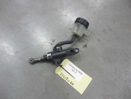 Rempomp achter Yamaha YZF R1