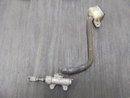 Rempomp achter Honda CBR 600 F