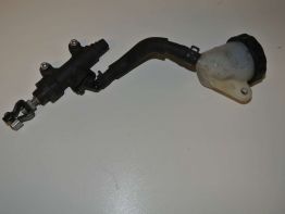 Rempomp achter Honda CBF 1000