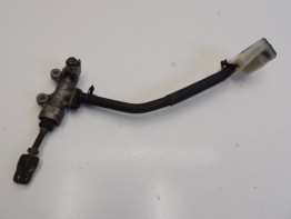 Rempomp achter Suzuki GS 500 E