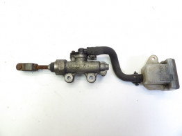 Rempomp achter Suzuki RF 900