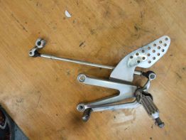 Fussrastetrager vorne links Yamaha YZF R1