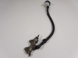 Rempomp achter Kawasaki ER 6