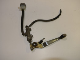 Rempomp achter Kawasaki ZZR 250