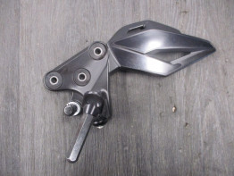 Fussrastetrager vorne links Suzuki GSX S 750