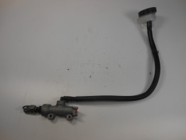 Rempomp achter Kawasaki VERSYS 650