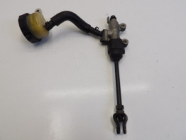 Rempomp achter Honda VT 1100