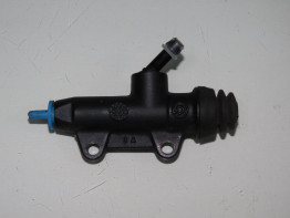 Rempomp achter Moto Guzzi 1200 sport