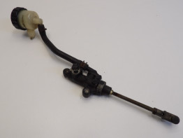 Rempomp achter Yamaha TDM