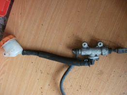 Rempomp achter Honda CBR 1000 F