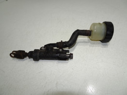 Rempomp achter Yamaha XJ 600 Diversion