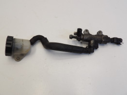 Rempomp achter Honda VFR 750