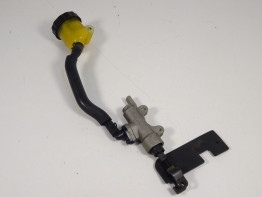 Rempomp achter Honda ST 1300 Pan European