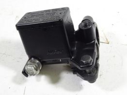 Rempomp achter Suzuki Burgman 400