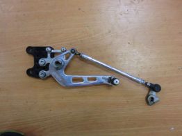 Fussrastetrager vorne links Suzuki GSX R 1000