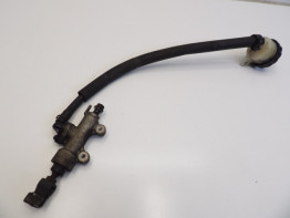 Rempomp achter Honda VFR 750