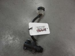 Rempomp achter Ducati monster 696
