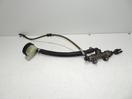 Rempomp achter Kawasaki ZZR 600