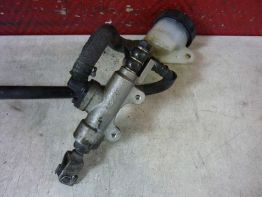 Rempomp achter Honda CB 1100 SF X11