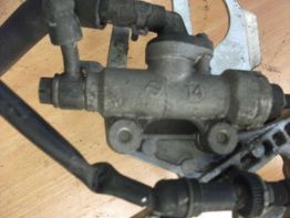 Rempomp achter Honda CBR 600 F