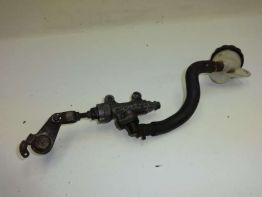 Rempomp achter Honda VF 500 