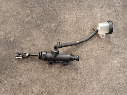 Rempomp achter Aprilia RS 660