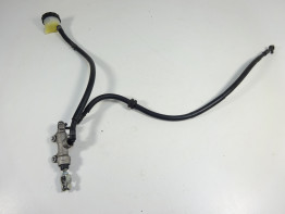 Rempomp achter Kawasaki ER 6