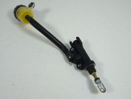 Rempomp achter Yamaha FZ1