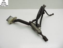 Rempomp achter Honda NTV 650