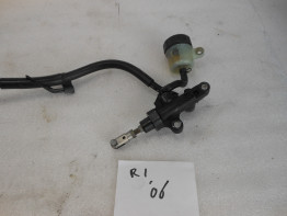 Rempomp achter Yamaha YZF R1